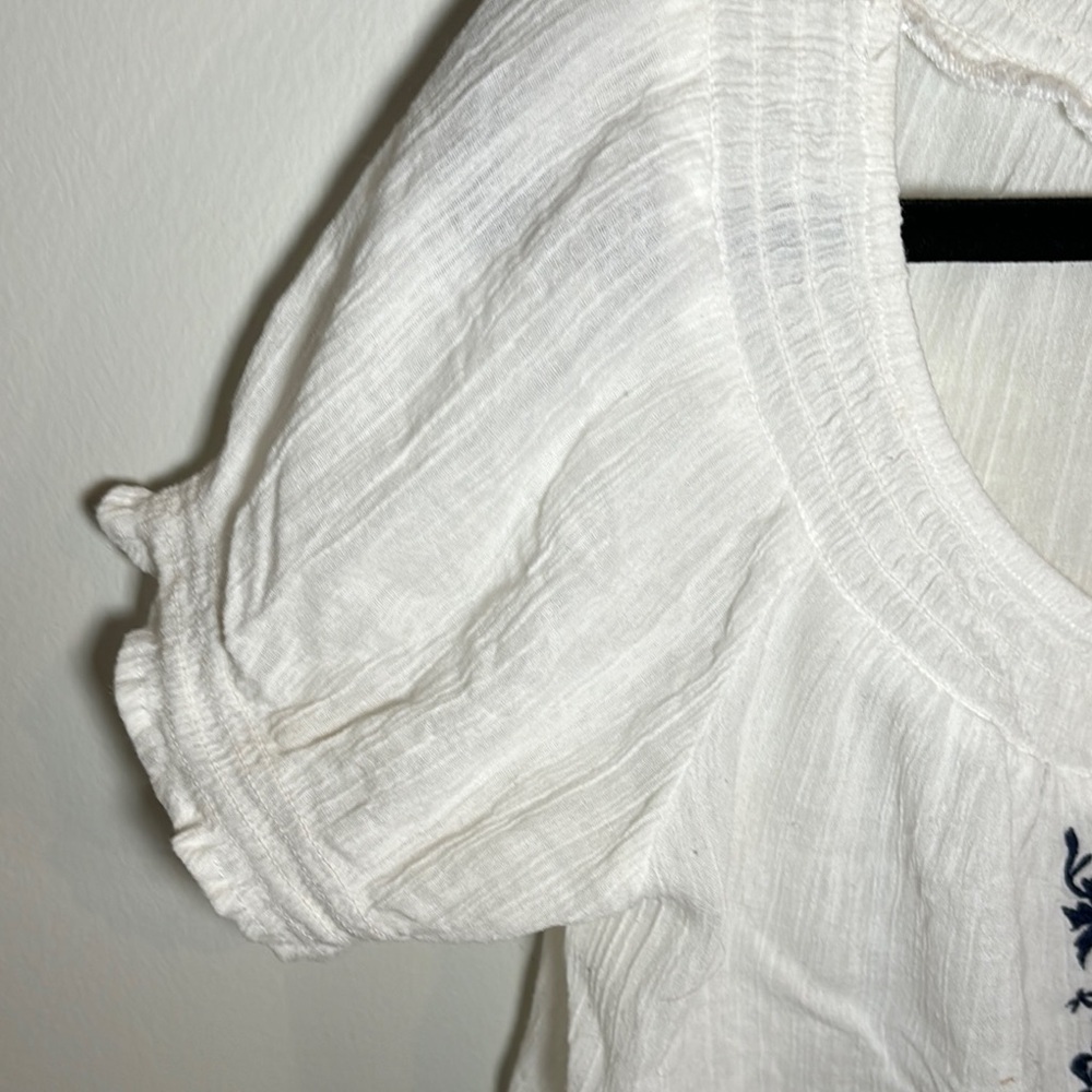 ⭐️White and Blue Puff Sleeve Blouse with Tie Front - Picture 4 of 7